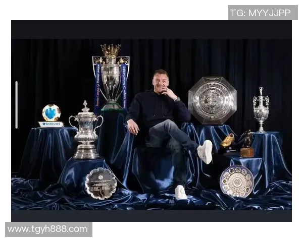 从草根到传奇追忆那位以实力征服世界的黑人光头足球巨星 从草根到传奇追忆那位以实力征服世界的黑人光头足球巨星