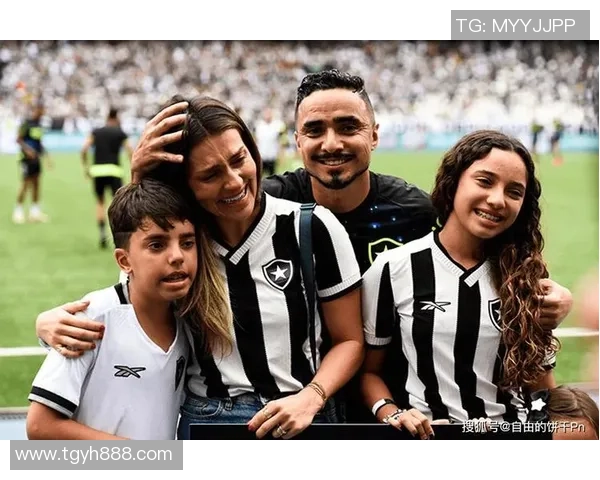 足坛巨星正式宣布退役引发热议球迷纷纷回顾辉煌生涯瞬间 足坛巨星正式宣布退役引发热议球迷纷纷回顾辉煌生涯瞬间