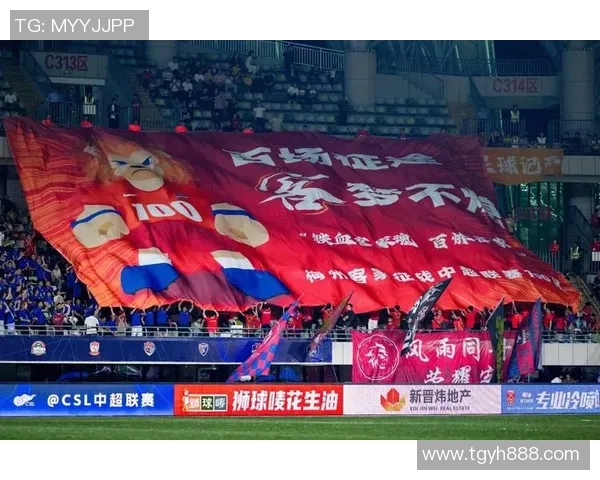 足球巨星合影共谱绿茵传奇精彩瞬间展现球场无敌风采 足球巨星合影共谱绿茵传奇精彩瞬间展现球场无敌风采